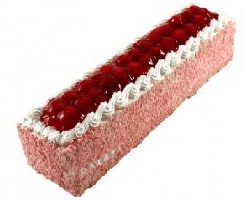 Taze Aromalı 4-6 Kişilik Çilekli Baton Pasta Adana pasta